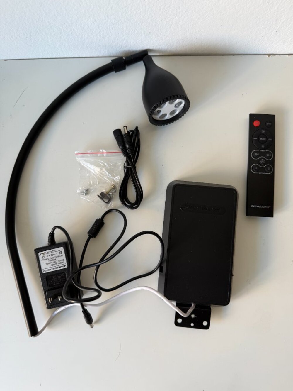Black Method ML-FM Frame Mounted Picture LED Light Tested in Box w/ remote - Picture 11 of 14